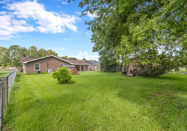 25th image of 915 S 14th St, Nederland, TX 77627 | MLS# 66295321