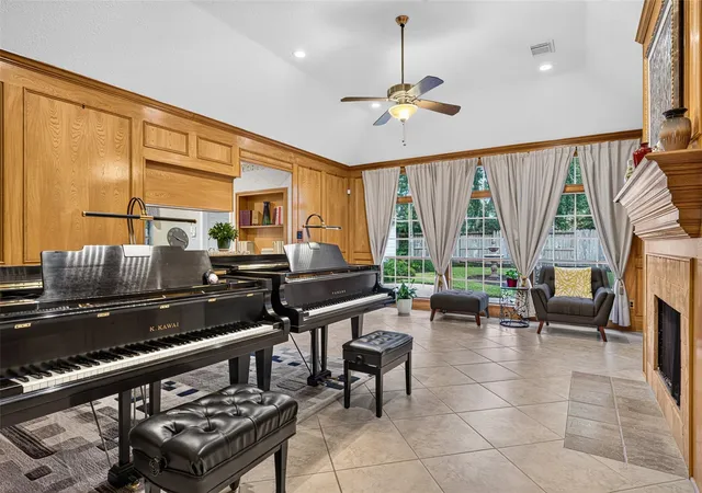 5th image of 15327 Willow Shores Dr, Houston, TX 77062 | MLS# 26397885