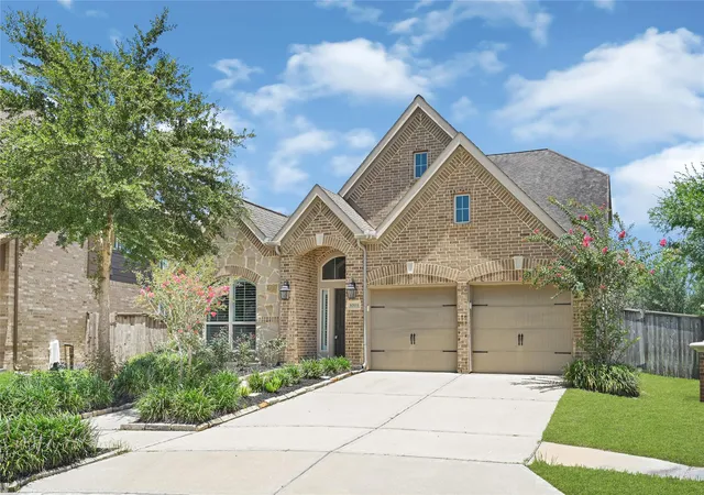 Photo 2 of Single family home for sale at 10111 Gentle River Way, Missouri City, TX 77459 | MLS# 32358988 | Listing updated on 2026-09-16