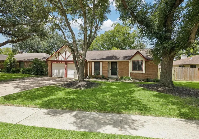 1st image of 210 Brandywyne Dr, Friendswood, TX 77546 | MLS# 94378874