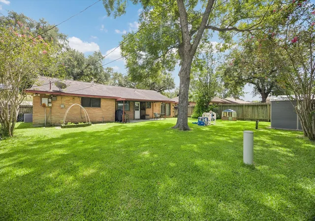 30th image of 210 Brandywyne Dr, Friendswood, TX 77546 | MLS# 94378874
