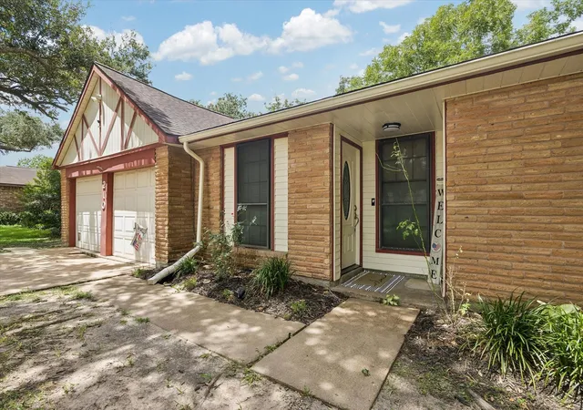 3rd image of 210 Brandywyne Dr, Friendswood, TX 77546 | MLS# 94378874