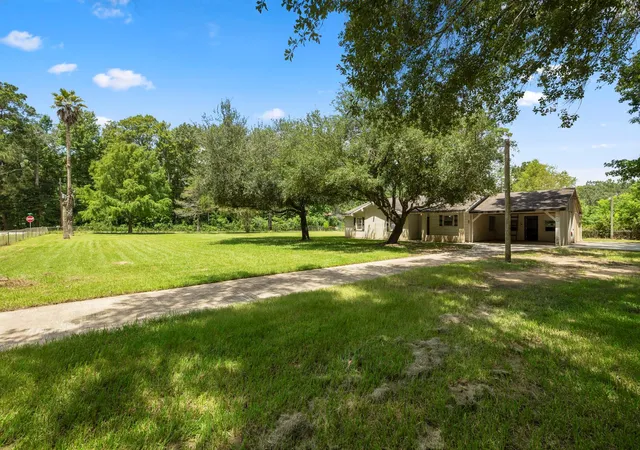 Photo 3 of Single family home for sale at 140 Friar Tuck Rd, Shepherd, TX 77371 | MLS# 44855291 | Listing updated on 2026-08-24