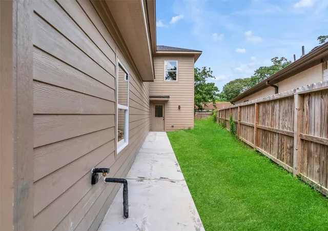 2nd image of 14910 Coaltown Rd, Willis, TX 77378 | MLS# 92835853