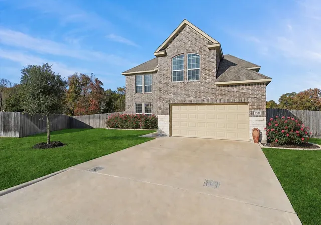 1st image of 1700 Twin Oaks Cir, Brenham, TX 77833 | MLS# 89275974