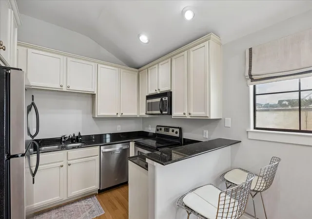 Photo 3 of Sale Pending at 1510 Missouri St #10, Houston, TX 77006 | MLS# 29788769 | Listing updated on 2026-08-15