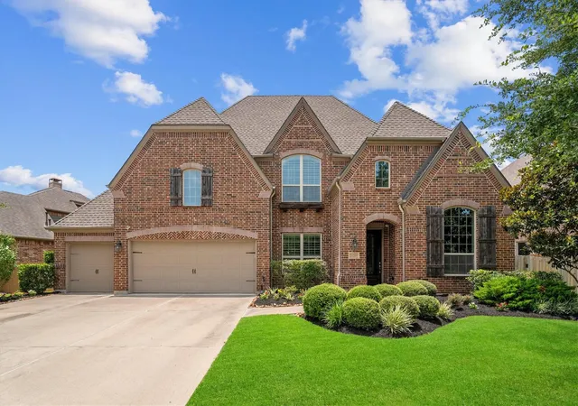 Photo 2 of Sale Pending at 28303 Calaveras Lake Dr, Spring, TX 77386 | MLS# 43198878 | Listing updated on 2026-09-13