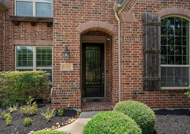 Photo 3 of Sale Pending at 28303 Calaveras Lake Dr, Spring, TX 77386 | MLS# 43198878 | Listing updated on 2026-09-13