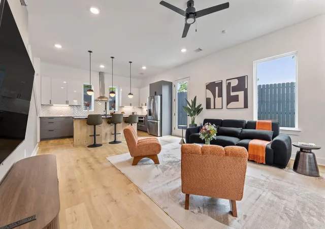 2nd image of 515 Altic St, Houston, TX 77011 | MLS# 12756474