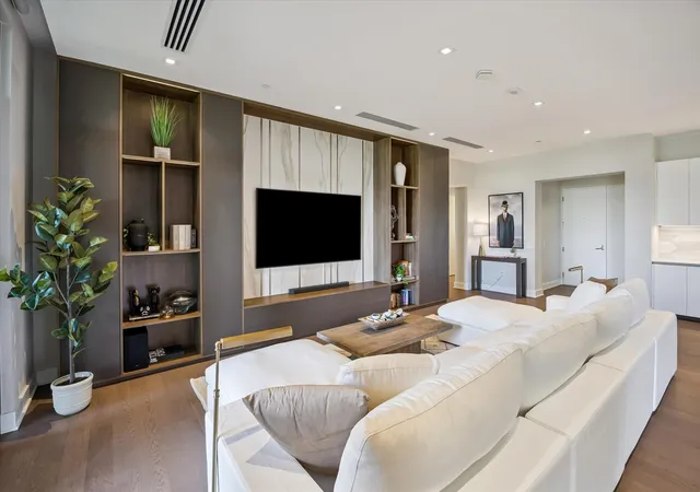Photo 3 of Condo for sale at 2710 Steel St #507, Houston, TX 77098 | MLS# 72527599 | Listing updated on 2026-09-08