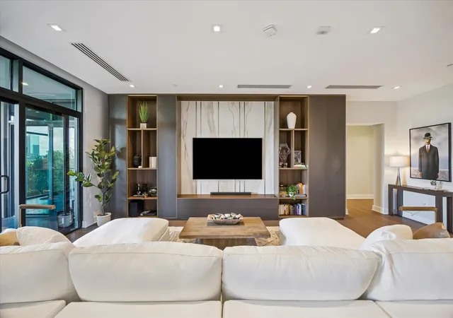 Photo 4 of Condo for sale at 2710 Steel St #507, Houston, TX 77098 | MLS# 72527599 | Listing updated on 2026-10-05