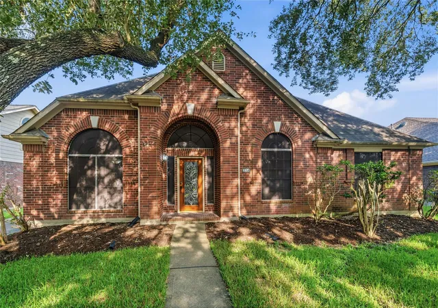Photo 1 of Sale Pending at 334 Indian Summer Dr, Sugar Land, TX 77479 | MLS# 72198898 | Listing updated on 2026-10-07