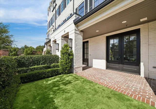 Photo 2 of Sale Pending at 22 Crain Square Blvd, Southside Place, TX 77025 | MLS# 20835499 | Listing updated on 2026-09-19