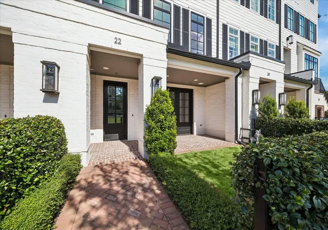 Photo 3 of Sale Pending at 22 Crain Square Blvd, Southside Place, TX 77025 | MLS# 20835499 | Listing updated on 2026-09-19