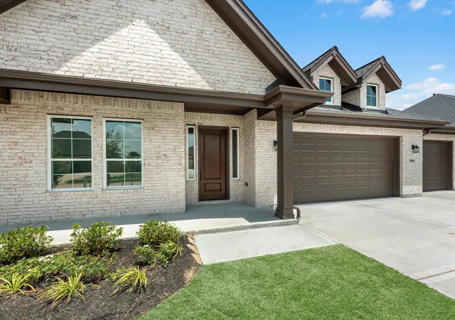 Photo 3 of Single family home for sale at 10006 Goliad Dr, Baytown, TX 77523 | MLS# 10915294 | Listing updated on 2026-08-14