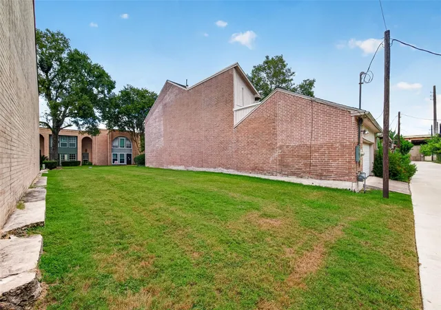 5th image of 9412 Bassoon Dr, Houston, TX 77025 | MLS# 87868752
