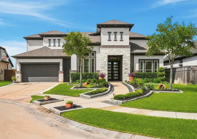 Single family home for sale at 9907 Regal Bnd Dr, Missouri City, TX 77459 | MLS# 96969124