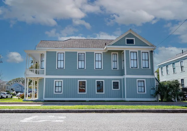2nd image of 1602 Avenue L, Galveston, TX 77550 | MLS# 75088418