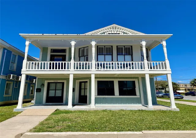 3rd image of 1602 Avenue L, Galveston, TX 77550 | MLS# 75088418