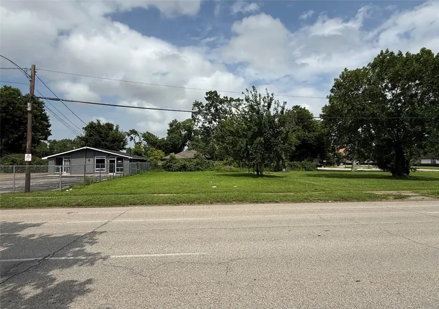 1st image of 2112 Lockwood Dr, Houston, TX 77020 | MLS# 2831287