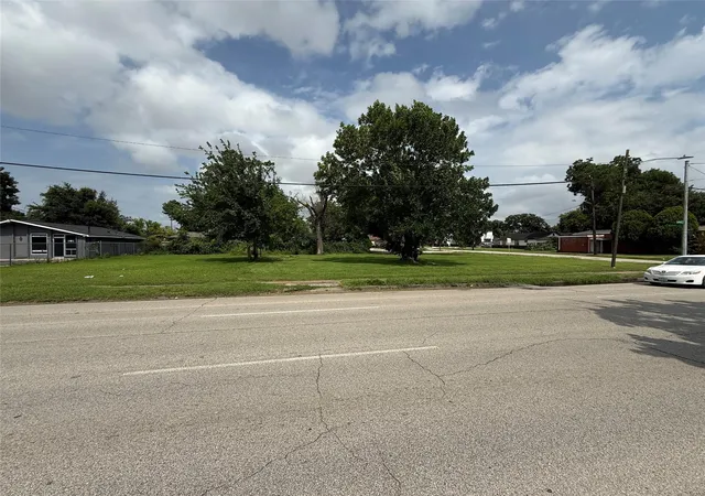 3rd image of 2112 Lockwood Dr, Houston, TX 77020 | MLS# 2831287