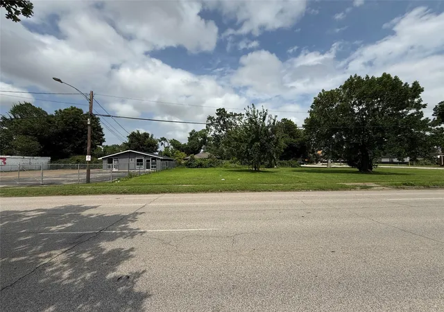 4th image of 2112 Lockwood Dr, Houston, TX 77020 | MLS# 2831287