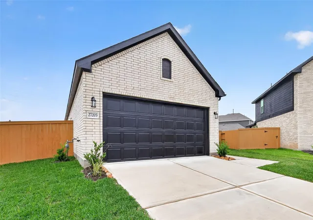 Photo 2 of Single family home for sale at 27203 Leeward Jetty Dr, Katy, TX 77493 | MLS# 24952451 | Listing updated on 2026-09-27