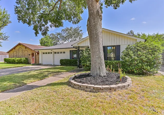 image of 15711 Sea Liner Dr, Houston, TX 77062 | MLS# 10192025