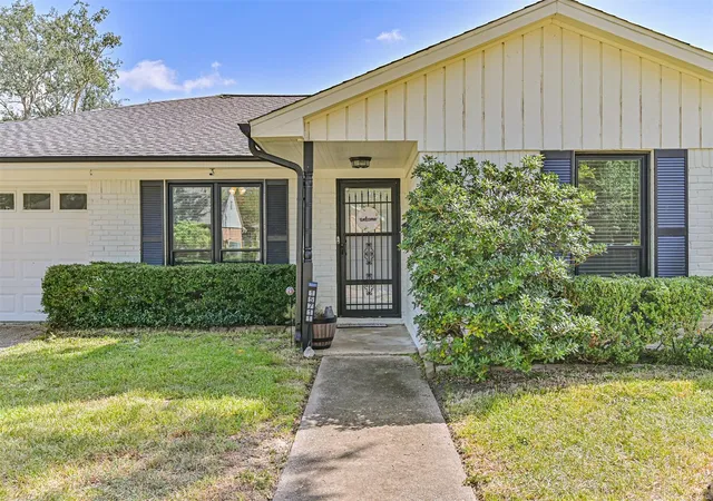 image of 15711 Sea Liner Dr, Houston, TX 77062 | MLS# 10192025