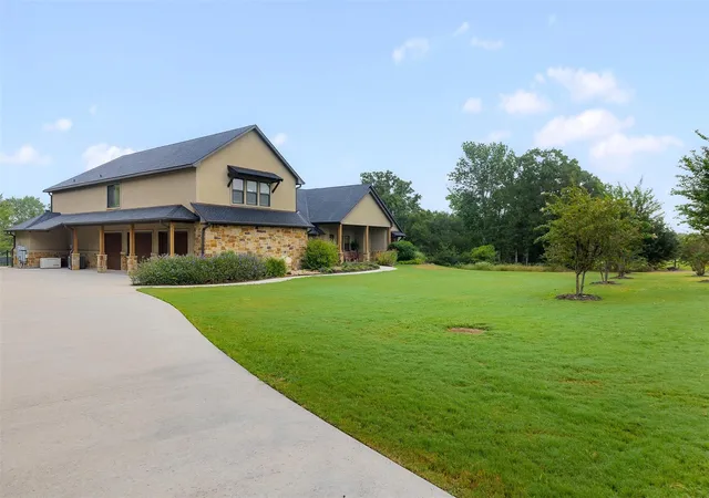 Photo 3 of Single family home for sale at 10821 Lonesome Dove Trl, Bryan, TX 77808 | MLS# 70635654 | Listing updated on 2026-09-20