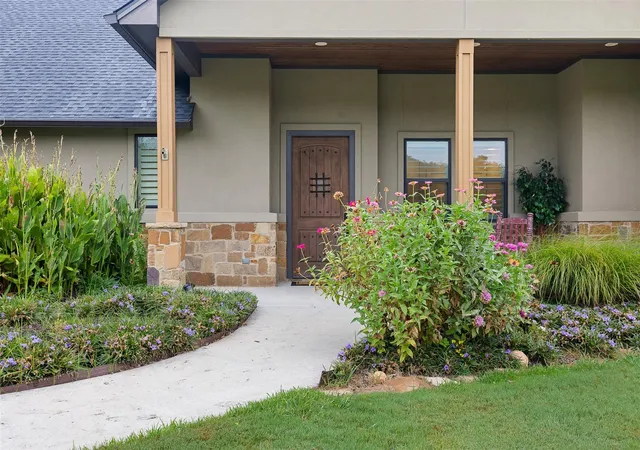 Photo 4 of Single family home for sale at 10821 Lonesome Dove Trl, Bryan, TX 77808 | MLS# 70635654 | Listing updated on 2026-09-20