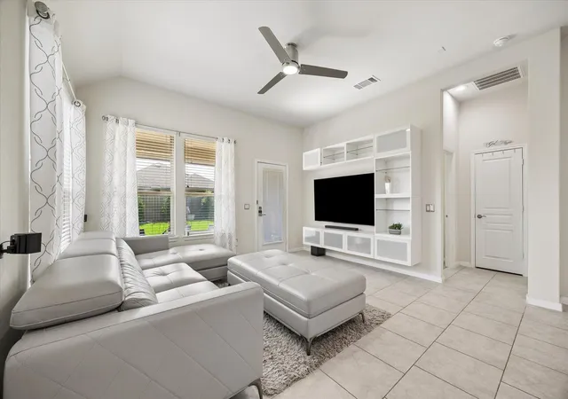 Photo 3 of Single family home for sale at 5223 Ivory Glass Dr, Katy, TX 77493 | MLS# 52740415 | Listing updated on 2026-09-11