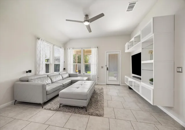 Photo 4 of Single family home for sale at 5223 Ivory Glass Dr, Katy, TX 77493 | MLS# 52740415 | Listing updated on 2026-09-11