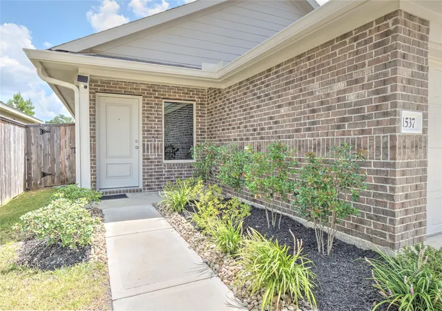 Photo 2 of Single family home for sale at 1537 San Sebastien Dr, Conroe, TX 77301 | MLS# 52198671 | Listing updated on 2026-08-17