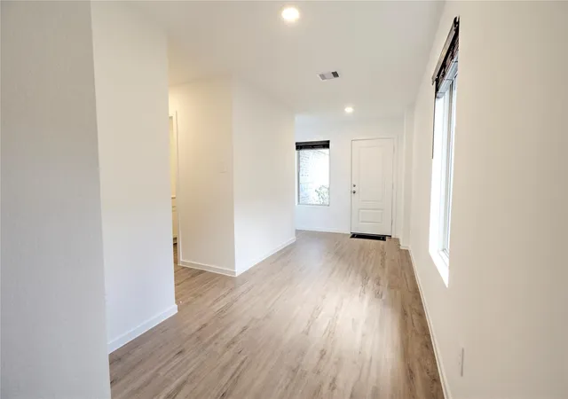 Photo 3 of Single family home for sale at 1537 San Sebastien Dr, Conroe, TX 77301 | MLS# 52198671 | Listing updated on 2026-08-17