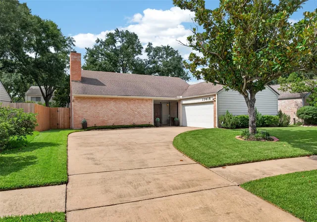 1st image of 11418 Overbrook Ln, Houston, TX 77077 | MLS# 60168527