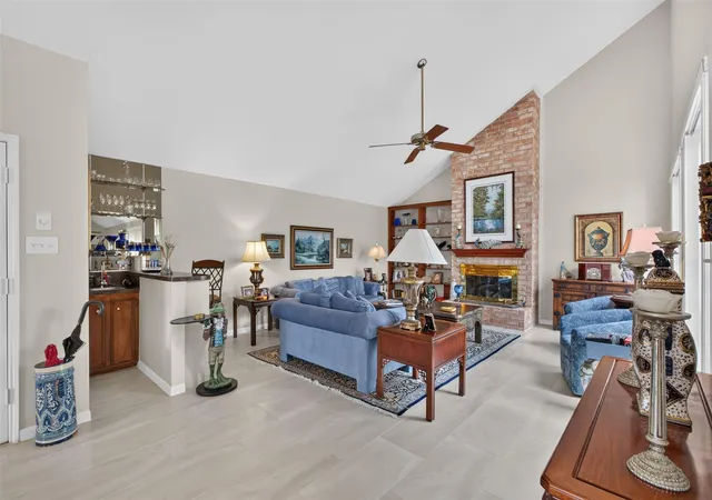 2nd image of 11418 Overbrook Ln, Houston, TX 77077 | MLS# 60168527