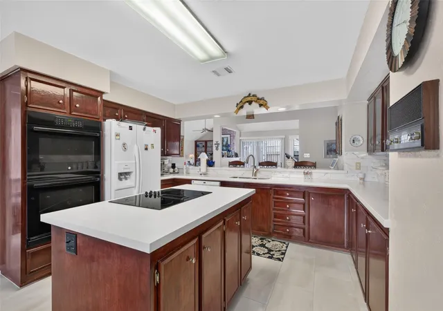 3rd image of 11418 Overbrook Ln, Houston, TX 77077 | MLS# 60168527