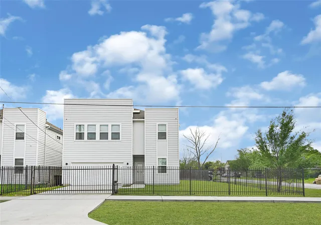 2nd image of 9431 Jutland Rd, Houston, TX 77033 | MLS# 15756925