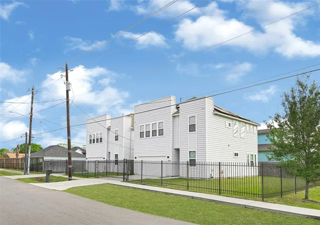 3rd image of 9431 Jutland Rd, Houston, TX 77033 | MLS# 15756925