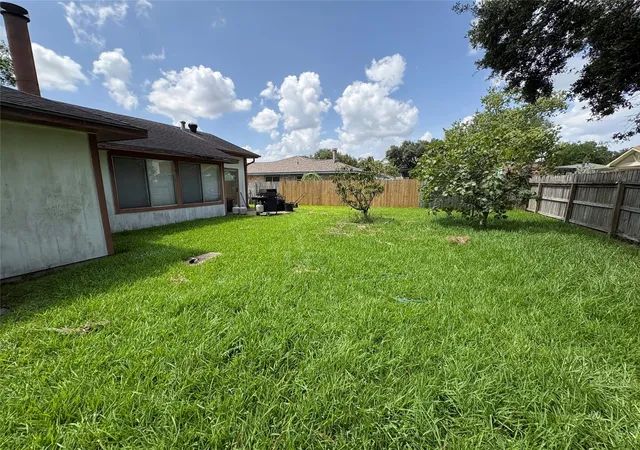 Photo 3 of Single family home for sale at 1127 W Brompton Dr, Pearland, TX 77584 | MLS# 54301171 | Listing updated on 2026-09-13