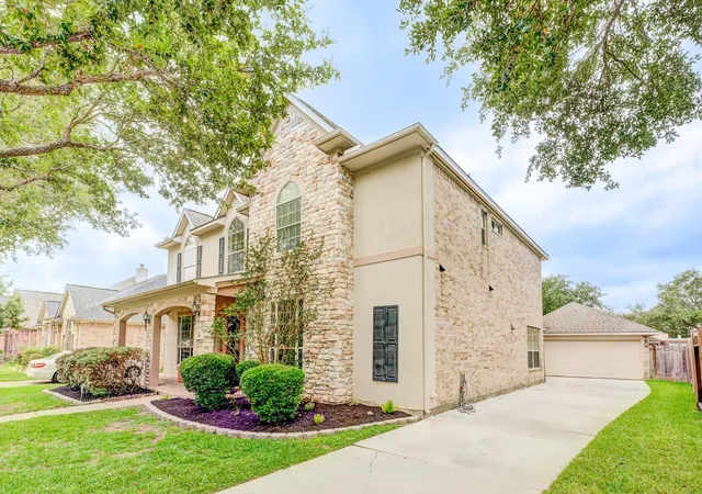 3rd image of 2104 Windy Shores Dr, Pearland, TX 77584 | MLS# 81912606