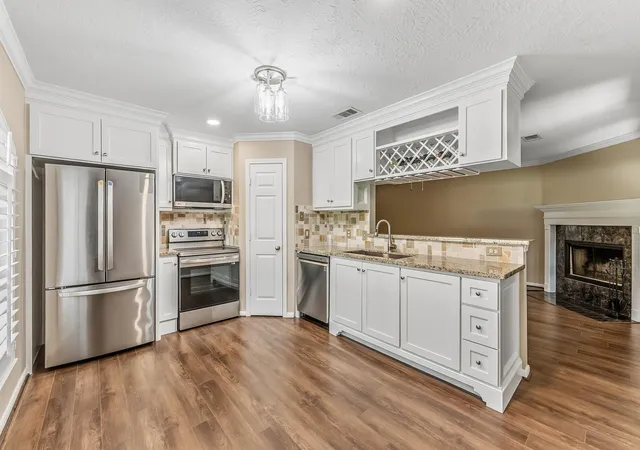 Photo 1 of Single family home for sale at 511 Springwood Dr, Conroe, TX 77385 | MLS# 947099 | Listing updated on 2026-08-17