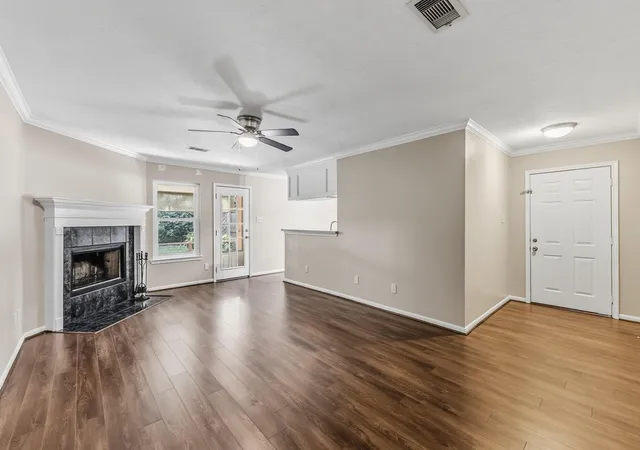 Photo 2 of Single family home for sale at 511 Springwood Dr, Conroe, TX 77385 | MLS# 947099 | Listing updated on 2026-08-17
