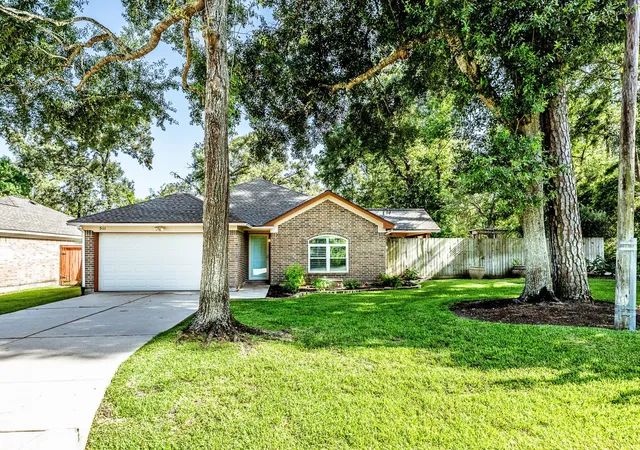 Photo 4 of Single family home for sale at 511 Springwood Dr, Conroe, TX 77385 | MLS# 947099 | Listing updated on 2026-08-17