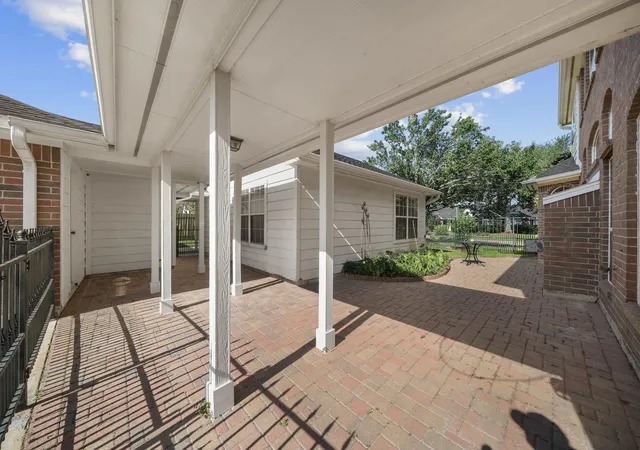 2nd image of 1602 Orlando St, Friendswood, TX 77546 | MLS# 10105787