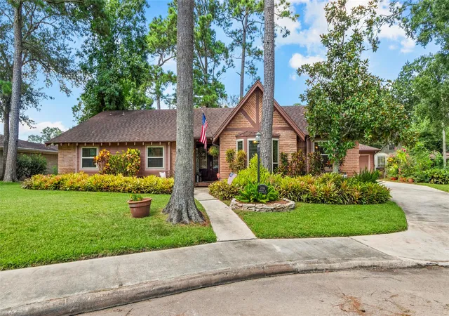 3rd image of 2704 Yorktown Dr, Dickinson, TX 77539 | MLS# 64194269