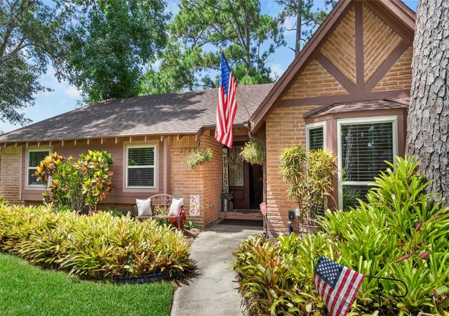 4th image of 2704 Yorktown Dr, Dickinson, TX 77539 | MLS# 64194269