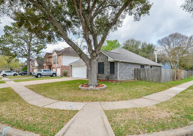 Photo 1 of Sale Pending at 2902 Silent Dr, Sugar Land, TX 77498 | MLS# 80360942 | Listing updated on 2026-09-04