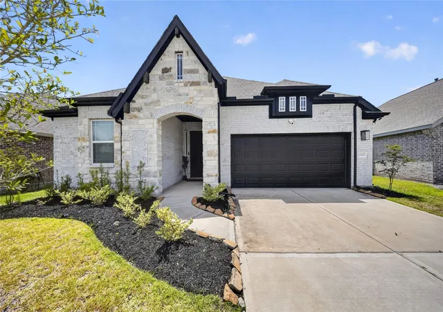 Photo 2 of Single family home for sale at 12222 English Mist Dr, Houston, TX 77044 | MLS# 38115612 | Listing updated on 2026-08-31